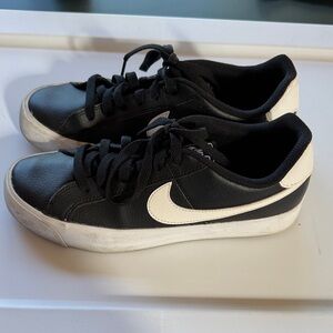 Nike Women's Court Royale AC Sneaker, Black/White, 5 Regular US